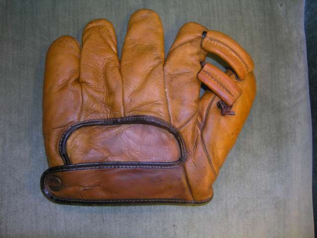 Lloyd Whitey Moore Wilson S5522 Back Doug